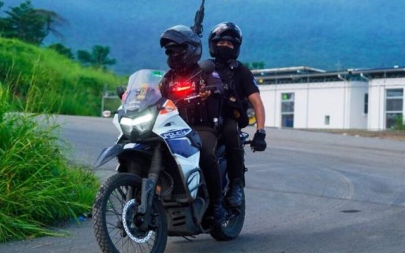 auto policia ekuador1771137504