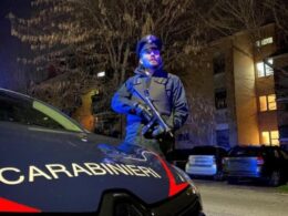 auto 900 0 1703091731xpolicia italiane 5171773861112