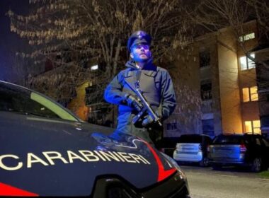 auto 900 0 1703091731xpolicia italiane 5171773861112