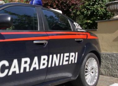 auto carabinieri 1650958416917.jpg vede i carabinieri e 16enne tenta di ingoiare la cocaina arrestato un diciottenne1772822790