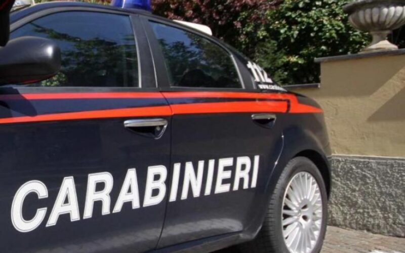 auto carabinieri 1650958416917.jpg vede i carabinieri e 16enne tenta di ingoiare la cocaina arrestato un diciottenne1772822790