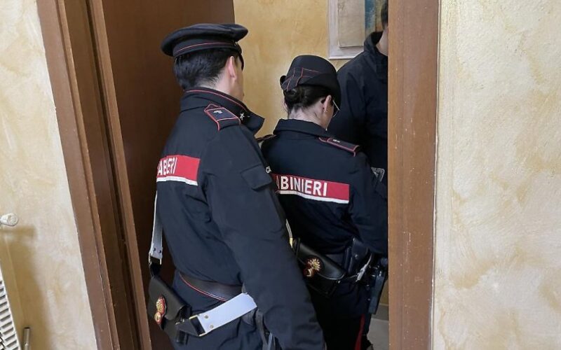 auto Imagoeconomica 2331746 1776527671081.jpg uccide l ex moglie e il compagno poi si suicida dal castello1776529202